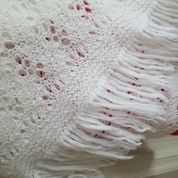 Handmade White Shawl - Picture 3 of 4